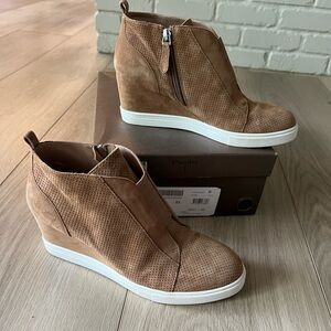 Linea Paolo wedge sneaker/booties. Never worn Size 9.